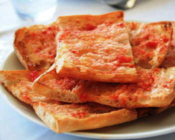 Pan tostado con tomate