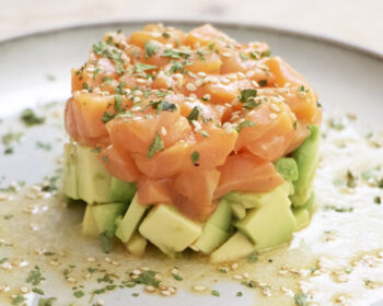 Tartar de salmón con guacamole